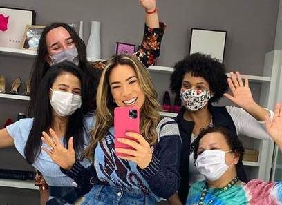 Patricia Abravanel comemora volta ao trabalho