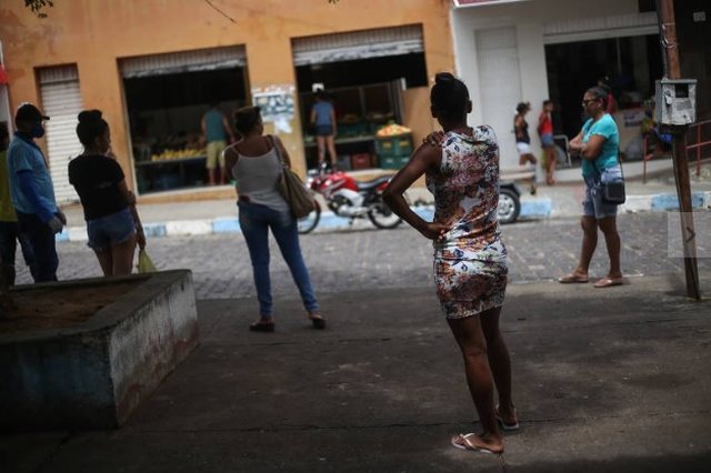 Família abre caixão em velório e cinco são contaminados por Covid-19 na Bahia