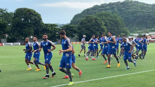 Jogadores do Santos podem ir à Justiça após corte de 70% no salário