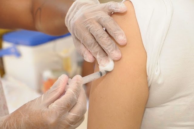 Vacinação contra a gripe tem baixa adesão de gestantes e crianças