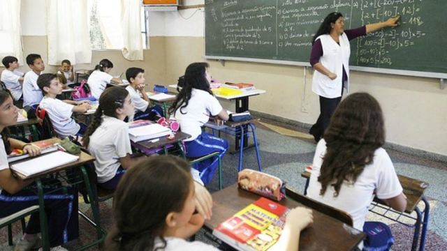 Escolas particulares querem volta às aulas antes das públicas