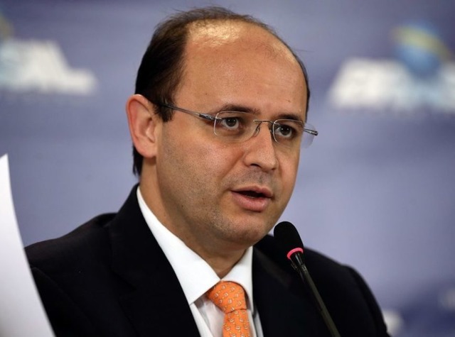 Secretário de Educação de SP está na UTI com coronavírus