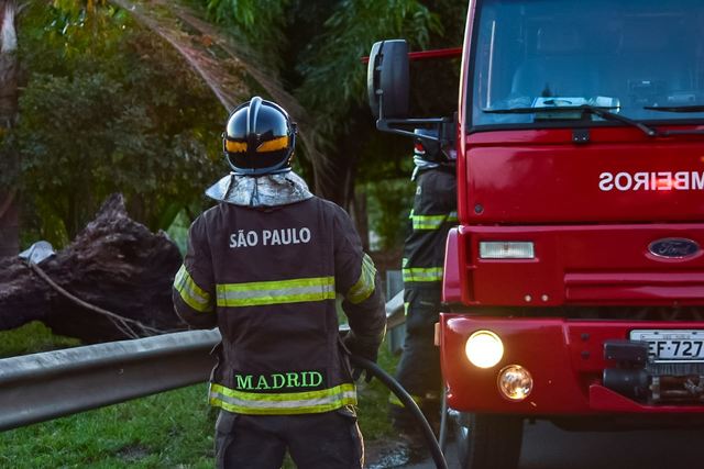 Protestos são registrados em Piracicaba, na noite desta segunda-feira (08)