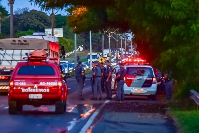 Protestos são registrados em Piracicaba, na noite desta segunda-feira (08)