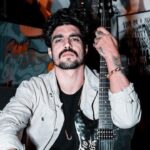 Brega? Caio Castro mostra detalhes de sua casa e internautas detonam: “Hétero bebedor de cerveja”