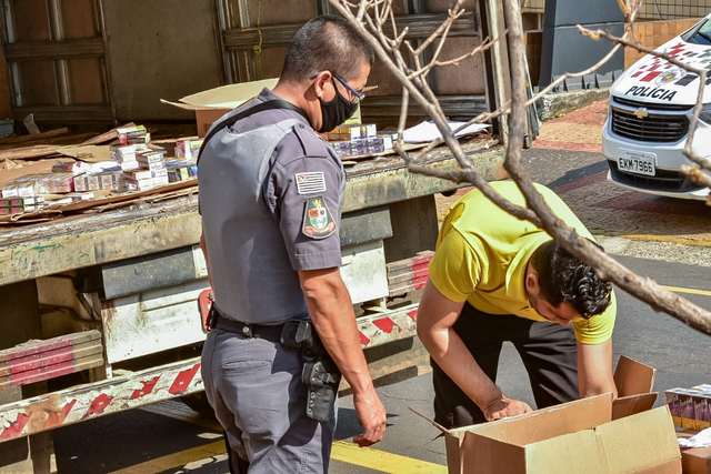 Carga de R$ 90 mil é recuperada e três criminosos são presos pela PM, em Piracicaba Carga de R$ 90 mil é recuperada e três criminosos são presos pela PM, em Piracicaba