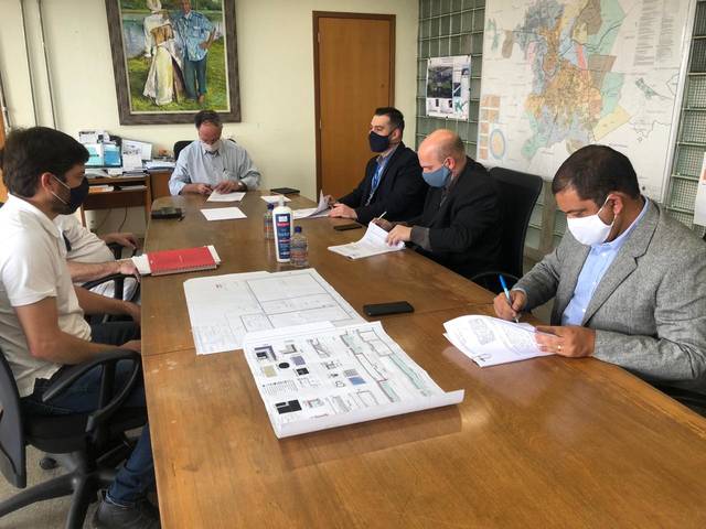 Prefeitura de Piracicaba assina contrato com a Caixa para reconstrução do Complexo Aquático Prefeitura de Piracicaba assina contrato com a Caixa para reconstrução do Complexo Aquático