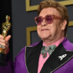 Elton John demite banda e funcionários após ter shows de turnê cancelados