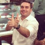 Fabrício Queiroz, ex-assessor de Flávio Bolsonaro, é preso em Atibaia (SP)