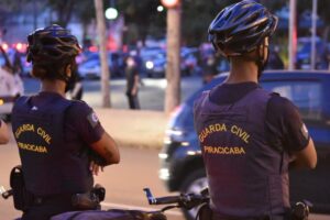 Jovens protestam contra governo em Piracicaba