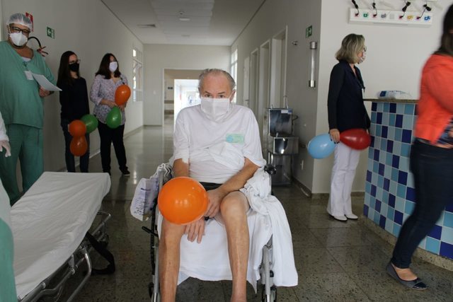 Em Piracicaba, idoso do Lar Betel se cura do coronavírus e deixa o Hospital Regional