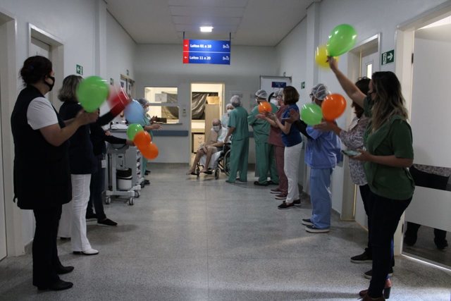 Em Piracicaba, idoso do Lar Betel se cura do coronavírus e deixa o Hospital Regional