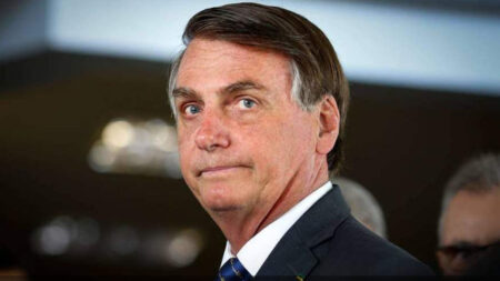 Bolsonaro é internado em UTI hospitalar com broncopneumonia bilateral