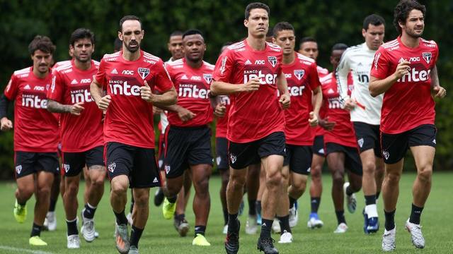São Paulo tem reunião com jogadores para falar de finanças e corte de salários