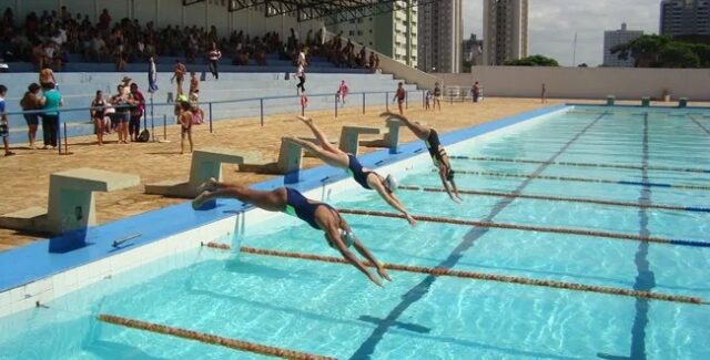 Barjas assina contrato com empresa para modernização da piscina municipal