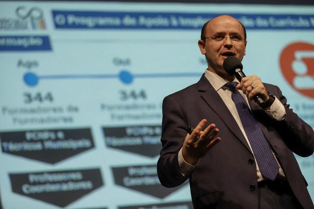 Secretário de Educação do governo Doria está com Covid-19