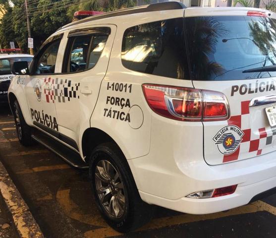 Em Piracicaba, policiais da Força Tática salvam bebê que havia parado de respirar Em Piracicaba, policiais da Força Tática salvam bebê que havia parado de respirar