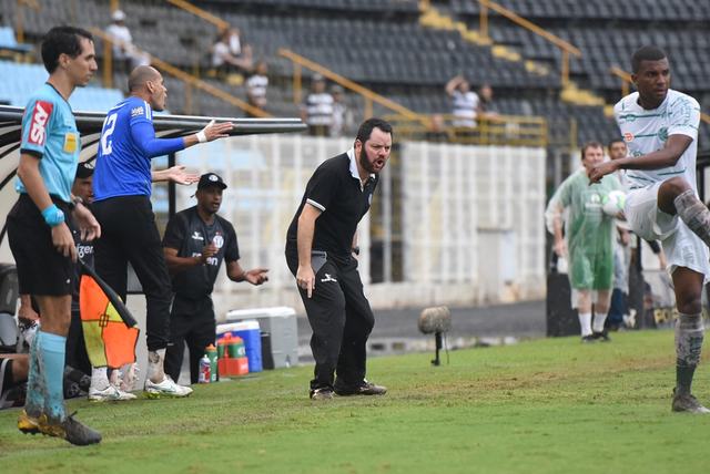 Foto do técnico do XV de Piracicaba Tarcísio Pugliese