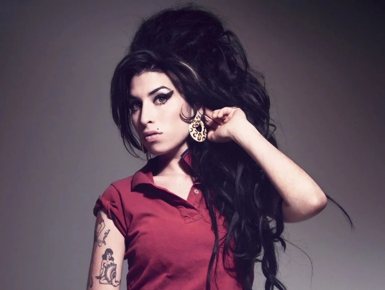 Mãe de Amy Winehouse publica homenagem aos 9 anos de morte da cantora