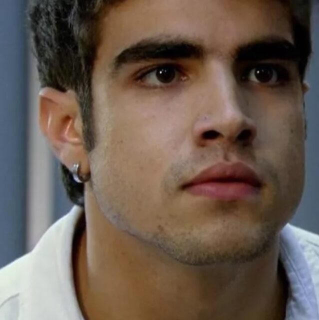 Uma foto de Caio Castro que vive o personagem Antenor em Fina Estampa