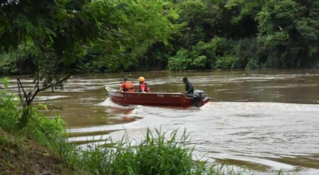 Na imagem podemos ver o barco do Corpo de Bombeiros