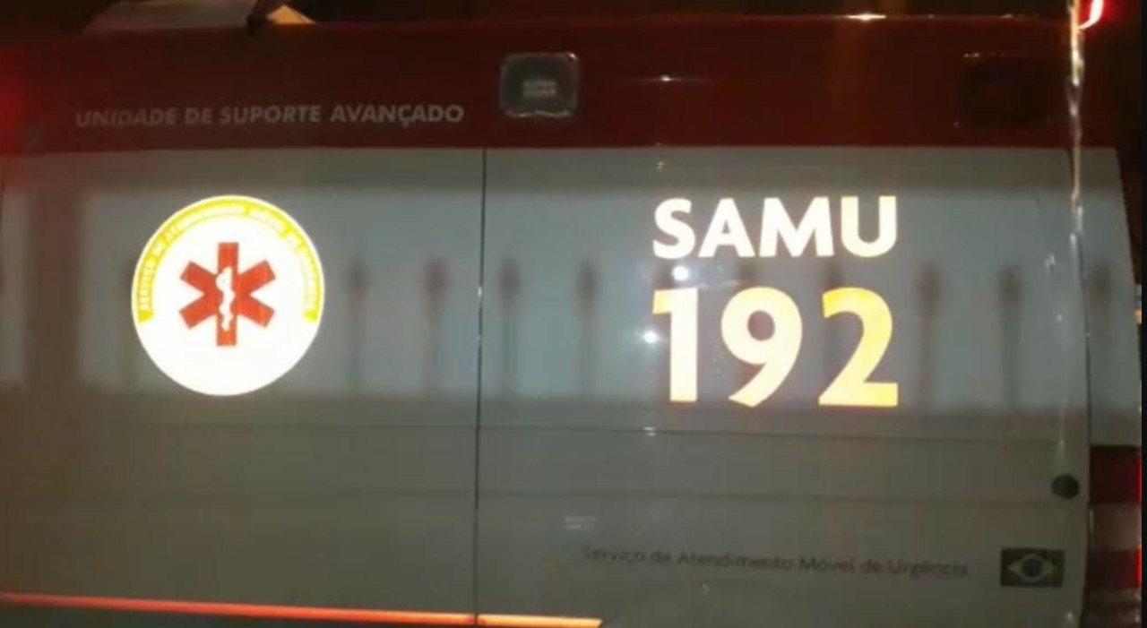 Na imagem, uma ambulância do SAMU