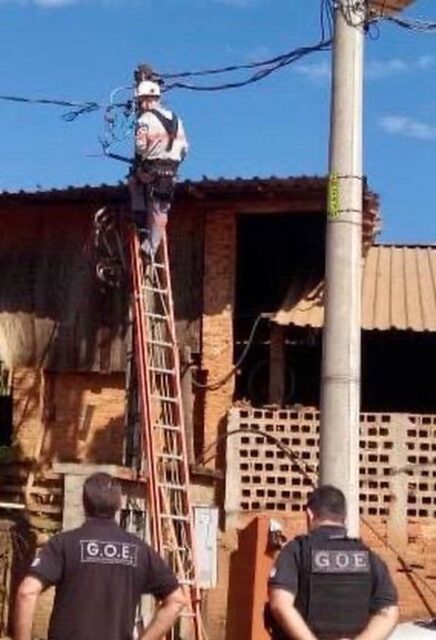 Uma foto de técnico da CPFL