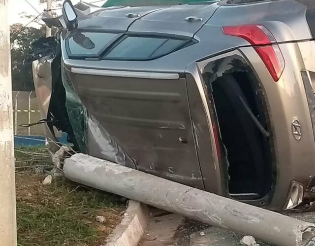 Uma foto do carro Hyundai Creta capotado