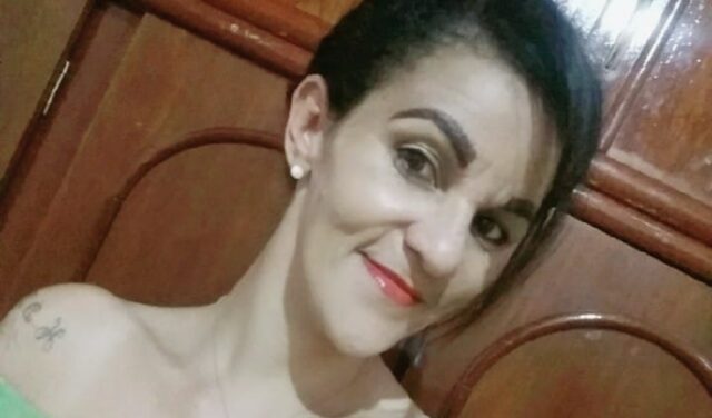 Uma foto da vítima com um pequeno sorriso