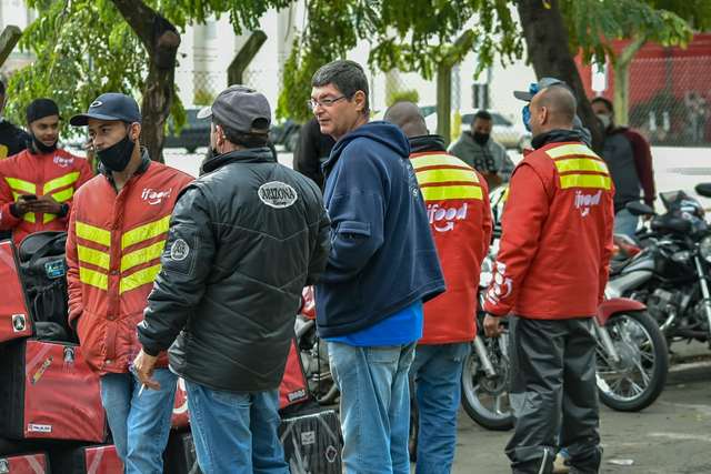 Motoqueiros entregadores de aplicativos fazem protesto nesta manhã, em Piracicaba Motoqueiros entregadores de aplicativos fazem protesto nesta manhã, em Piracicaba