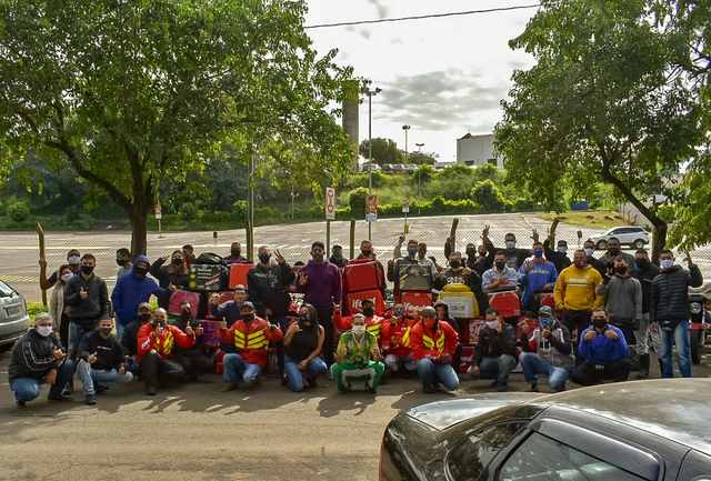 Motoqueiros entregadores de aplicativos fazem protesto nesta manhã, em Piracicaba Motoqueiros entregadores de aplicativos fazem protesto nesta manhã, em Piracicaba