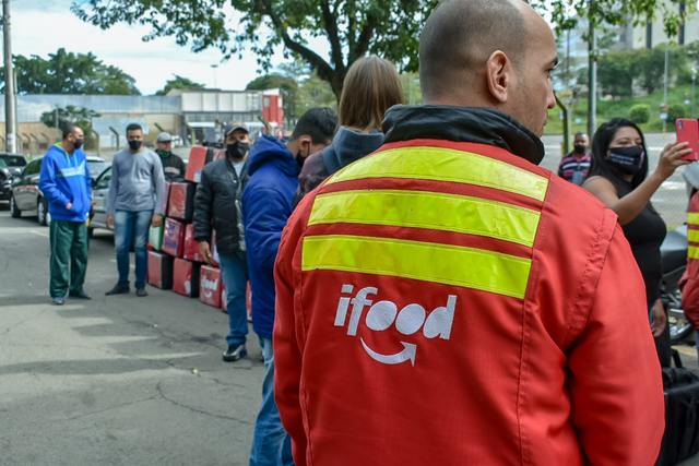 Motoqueiros entregadores de aplicativos fazem protesto nesta manhã, em Piracicaba Motoqueiros entregadores de aplicativos fazem protesto nesta manhã, em Piracicaba