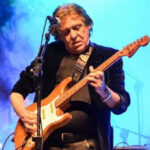 Morre Renato Barros, líder da banda Renato e Seus Blue Caps