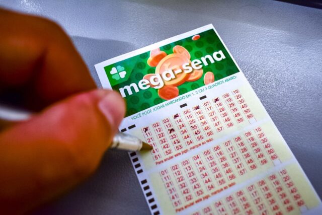 Uma foto do volante de apostas da loteria Mega-Sena Uma foto do volante de apostas da loteria Mega-Sena
