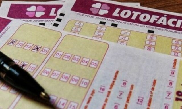 uma foto do volante da lotofácil 2001 desta segunda 03-08-2020