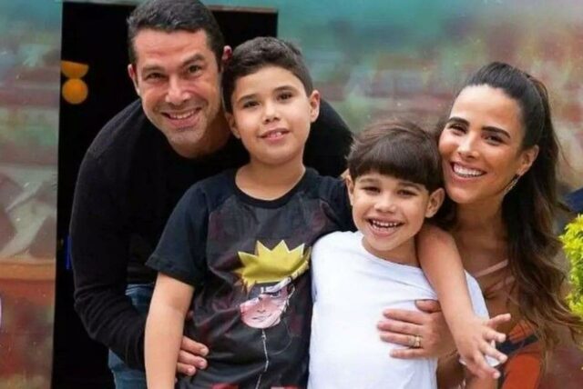 foto da wanessa com o marido Marcus e os dois filhos
