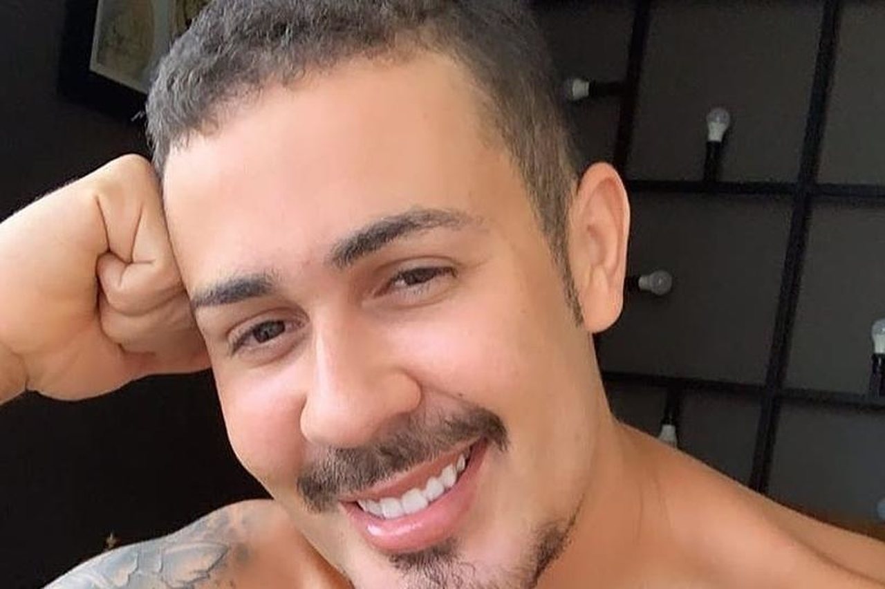 Carlinhos Maia compra Ferrari avaliada em mais de R$ 1,5 milhão