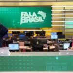 A Fazenda: Jornalista da Record revela ao vivo nome de participante polêmica: “Não podia falar”