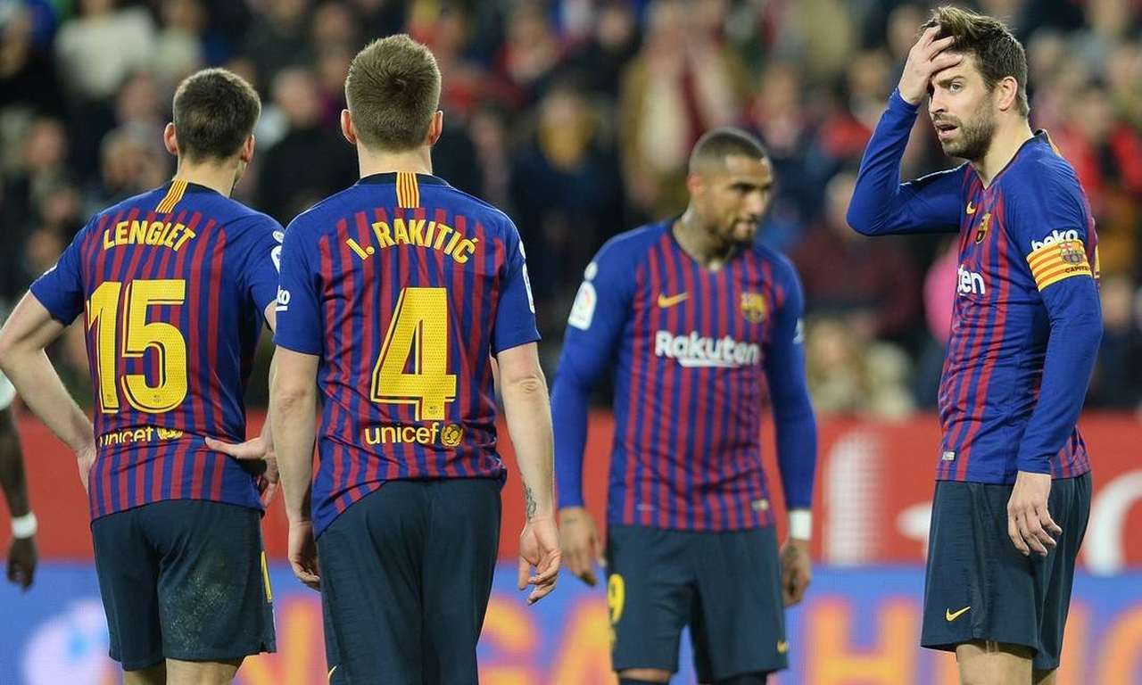 Uma foto da equipe do Barcelona em campo