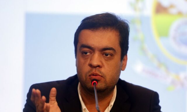 uma foto do Claudio Castro
