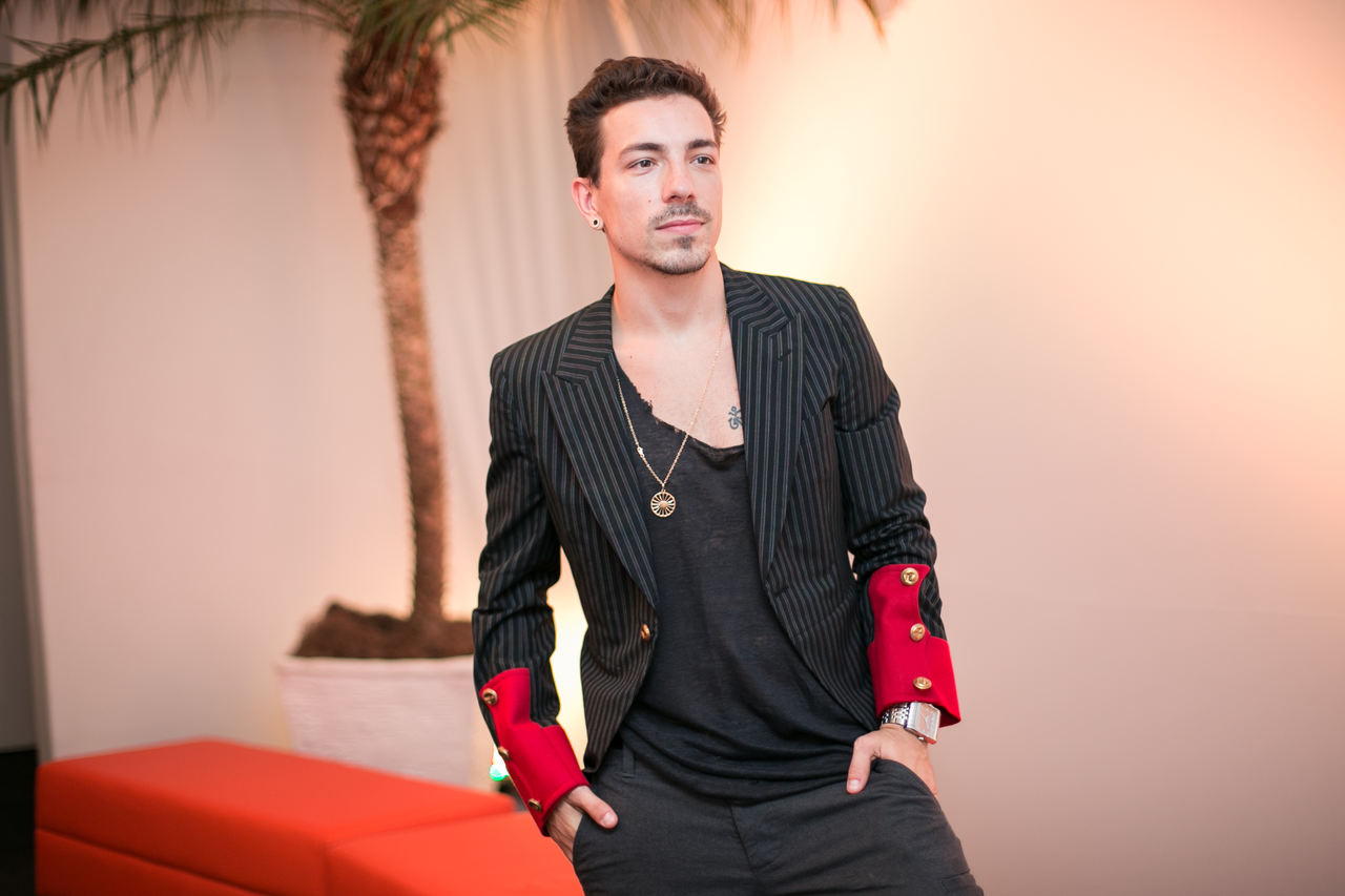 ‘Achei o ninho’, diz Di Ferrero após encontrar cobra coral em casa