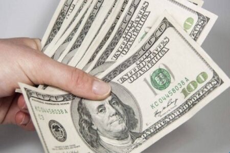 Dólar atinge menor valor em dois anos e Ibovespa bate recorde histórico