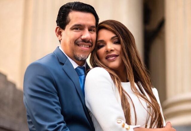 uma foto de flordeliz e pastor anderson