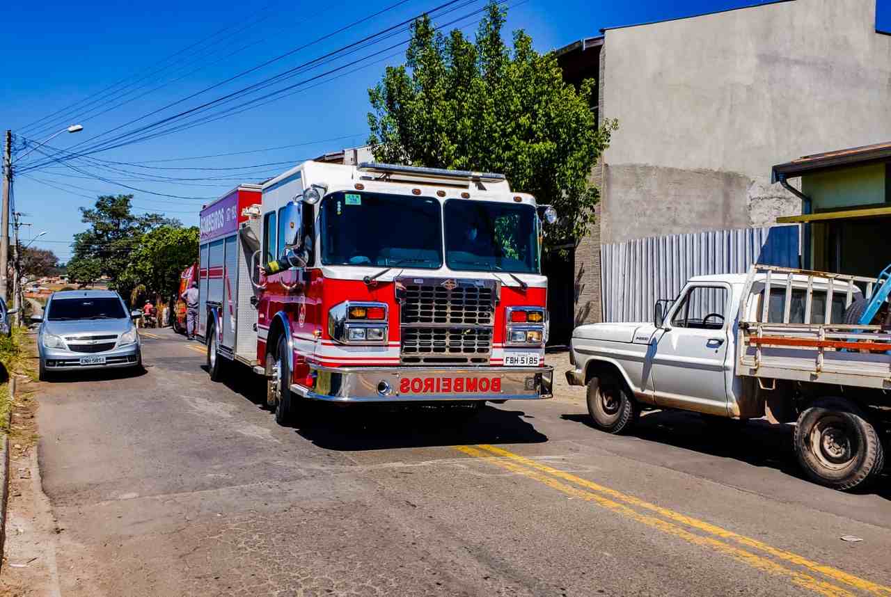 Uma foto da viatura do Corpo de Bombeiros Uma foto da viatura do Corpo de Bombeiros