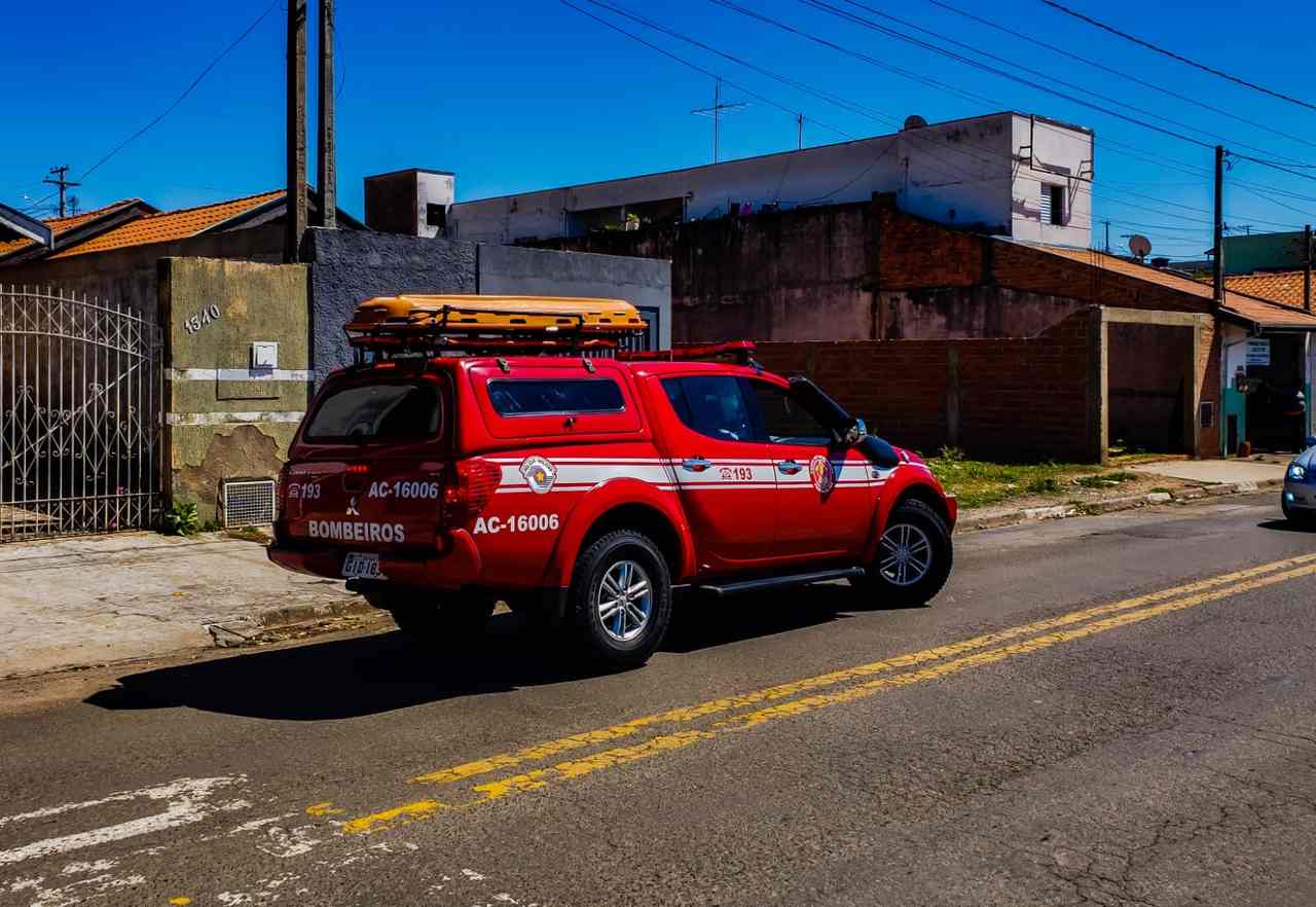 Uma foto da viatura do Corpo de Bombeiros Uma foto da viatura do Corpo de Bombeiros