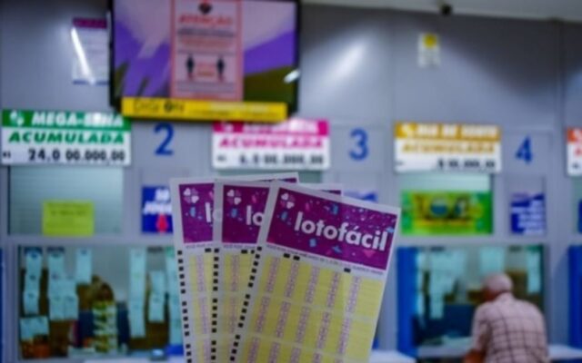 uma foto do volante da Lotofácil 2025 desta segunda-feira 31-08-2020