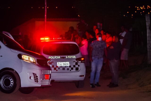 Após morte de criança, mãe precisa ser socorrida e pai é levado para a delegacia