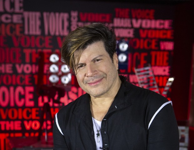 uma foto do cantor Paulo Ricardo