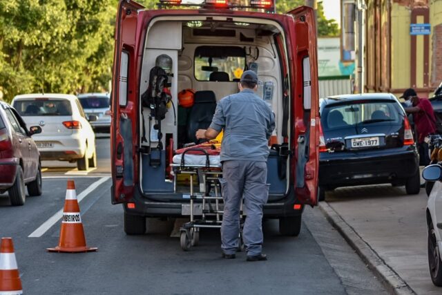 Acidente entre carro e caminhão munck deixa uma vítima em avenida de Piracicaba