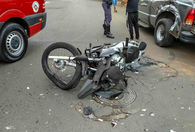 Acidente envolvendo caminhonete e moto deixa uma vítima em Piracicaba